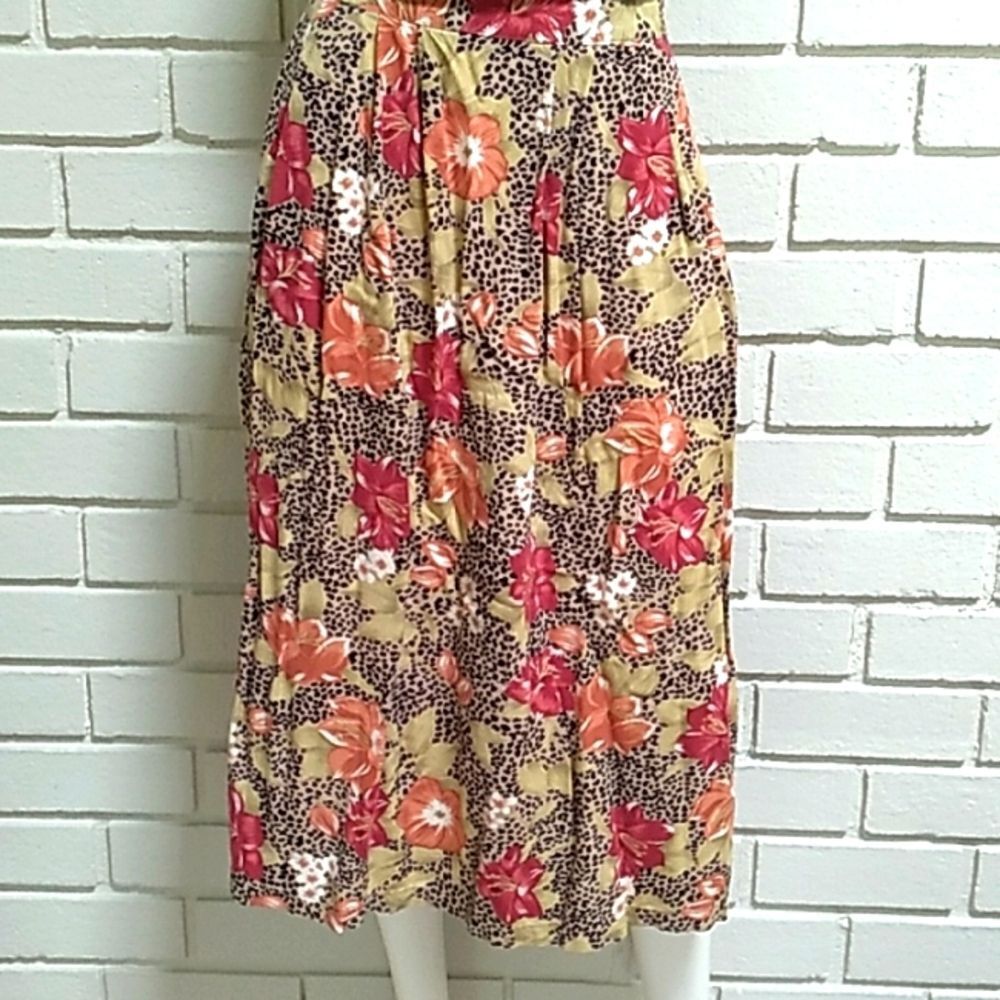 Sag Harbor Floral/Animal Print Long Skirt. Size Medium